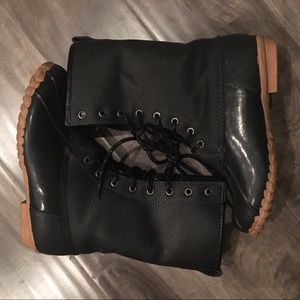 Faux fur lined rubber boots