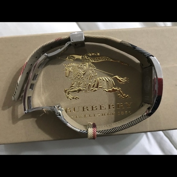 Burberry haymarket watch sales