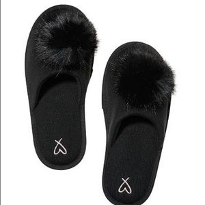 ✨ NEW VS Pom Pom Black Slippers ✨
