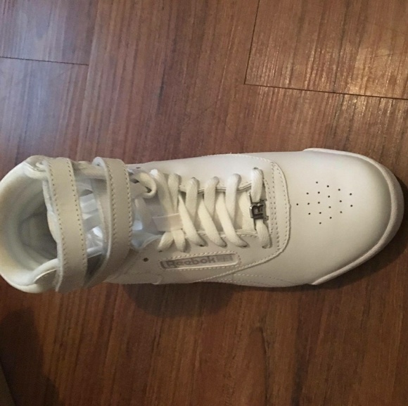 White hightop Reebok classics - Picture 2 of 5