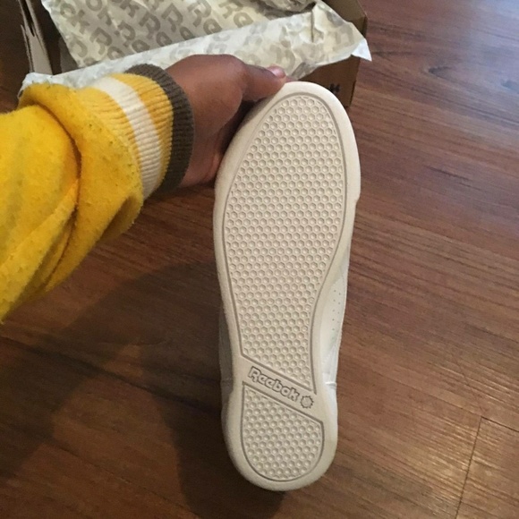 White hightop Reebok classics - Picture 4 of 5