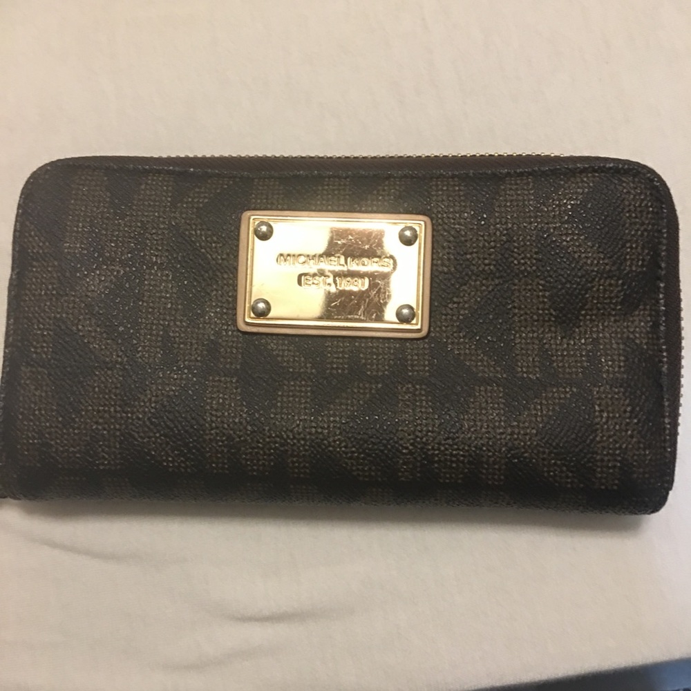 michael kors wristlet