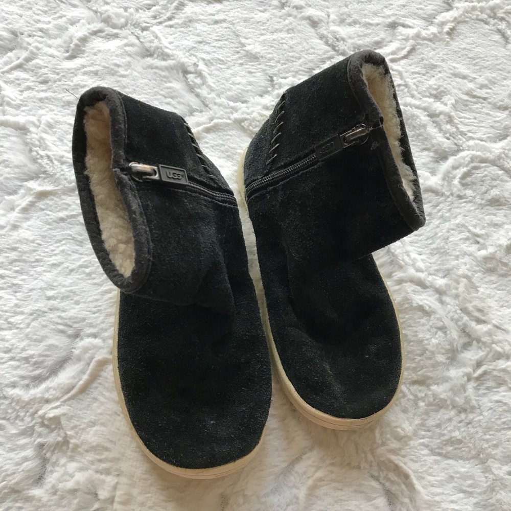 Black Children’s Uggs Size 12