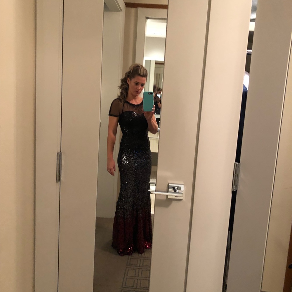 Sexy elegant sequins dress👗👠 - Picture 3 of 3