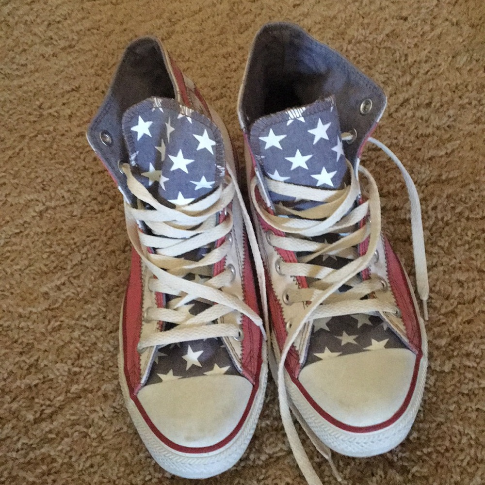 Brand new converse! Unisex... men size 9 women 11