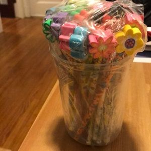 💋a tub of 30 pencils with cute, colorful erasers
