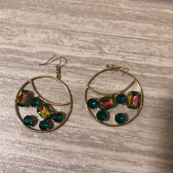 Gold and green gem earrings - Picture 2 of 2