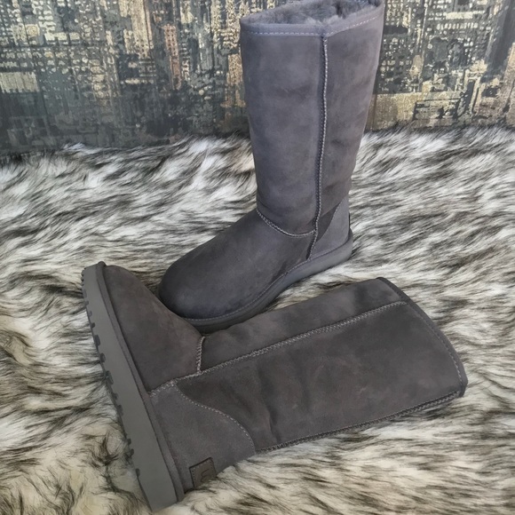 ✨Women’s UGG Classic Tall II in Gray ✨ - Picture 5 of 7