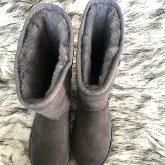 ✨Women’s UGG Classic Tall II in Gray ✨ - Picture 6 of 7