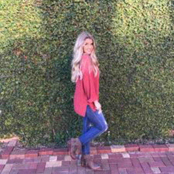 Cut-Out Sweater - Picture 4 of 4