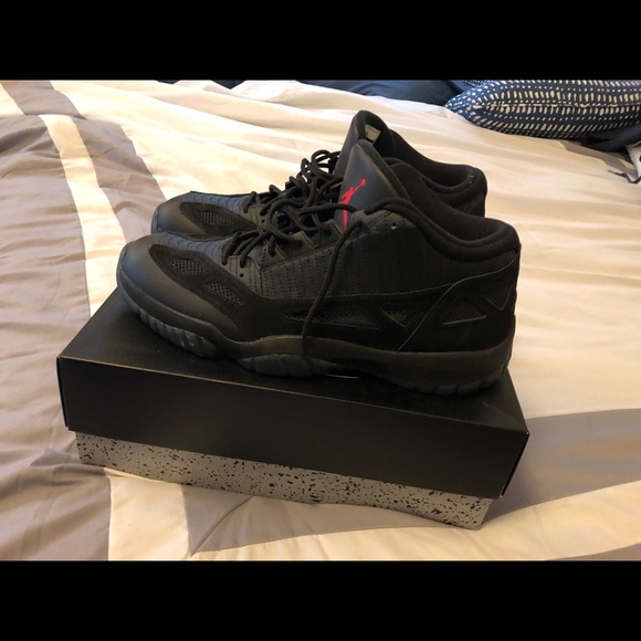 Jordan retro 11 low ie (rare size) - Picture 2 of 4