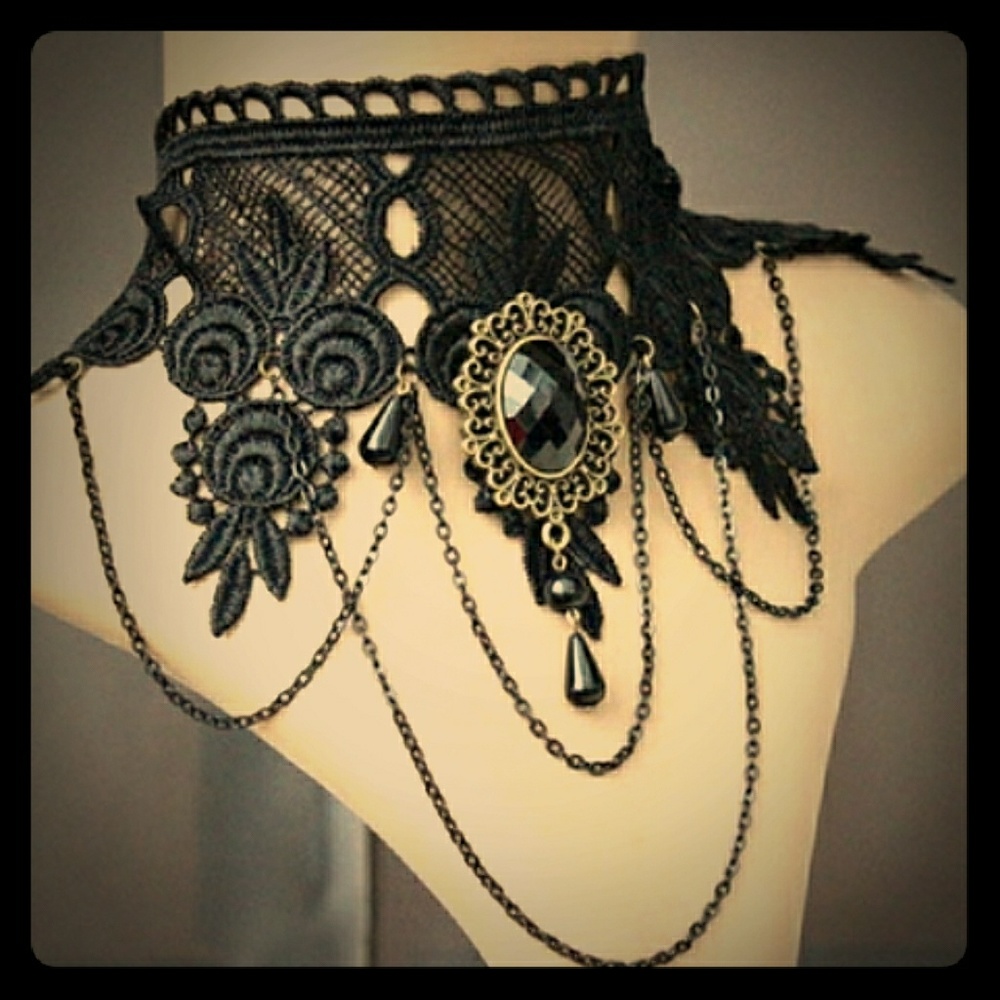Vintage choker