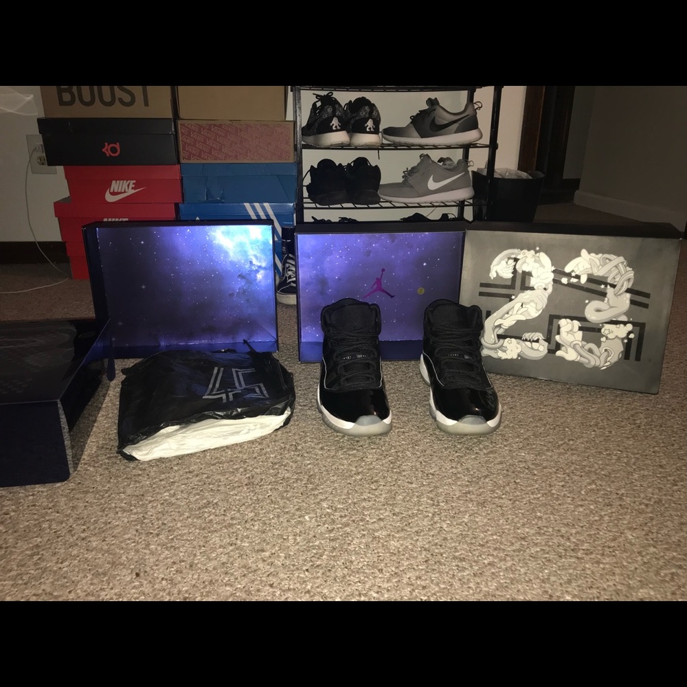 Air Jordan Space Jam 11s