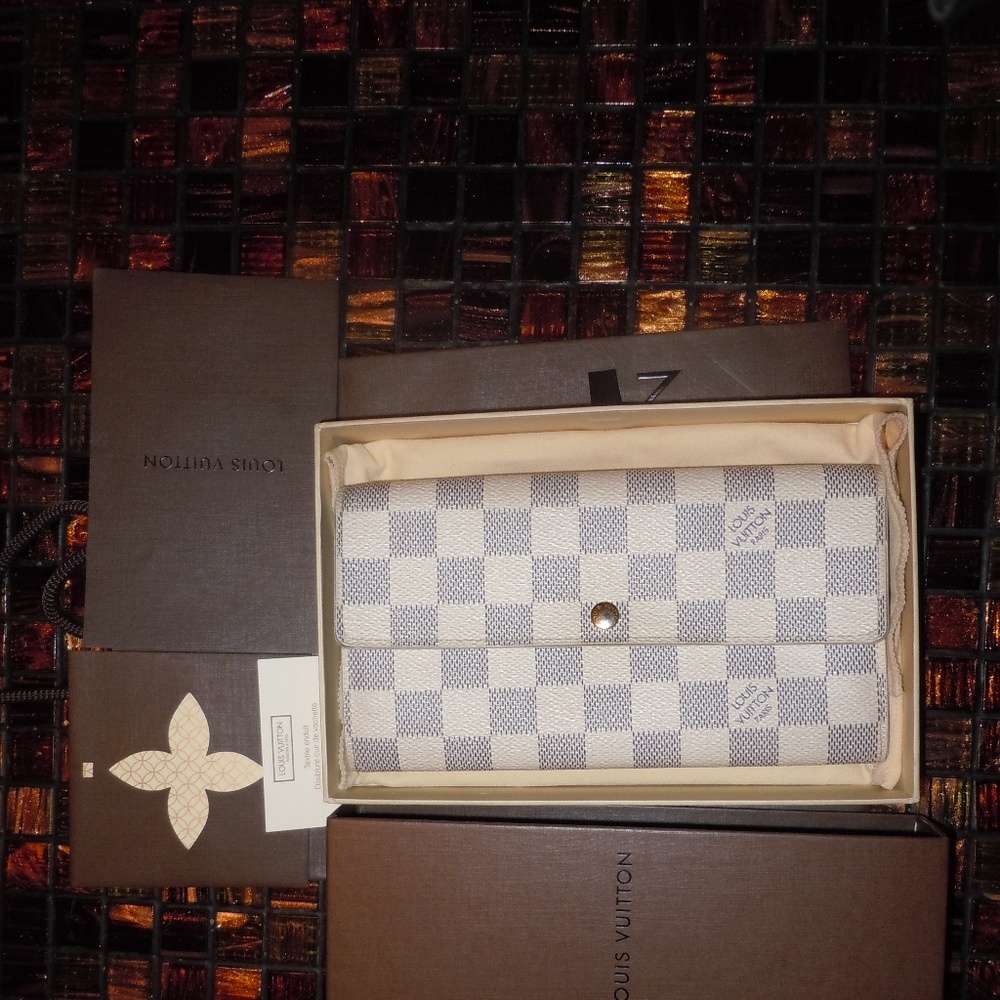 Louis Vuitton Damier Azur Sarah Long Wallet