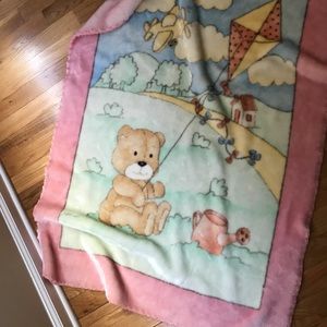 Very warm italian baby blanket.