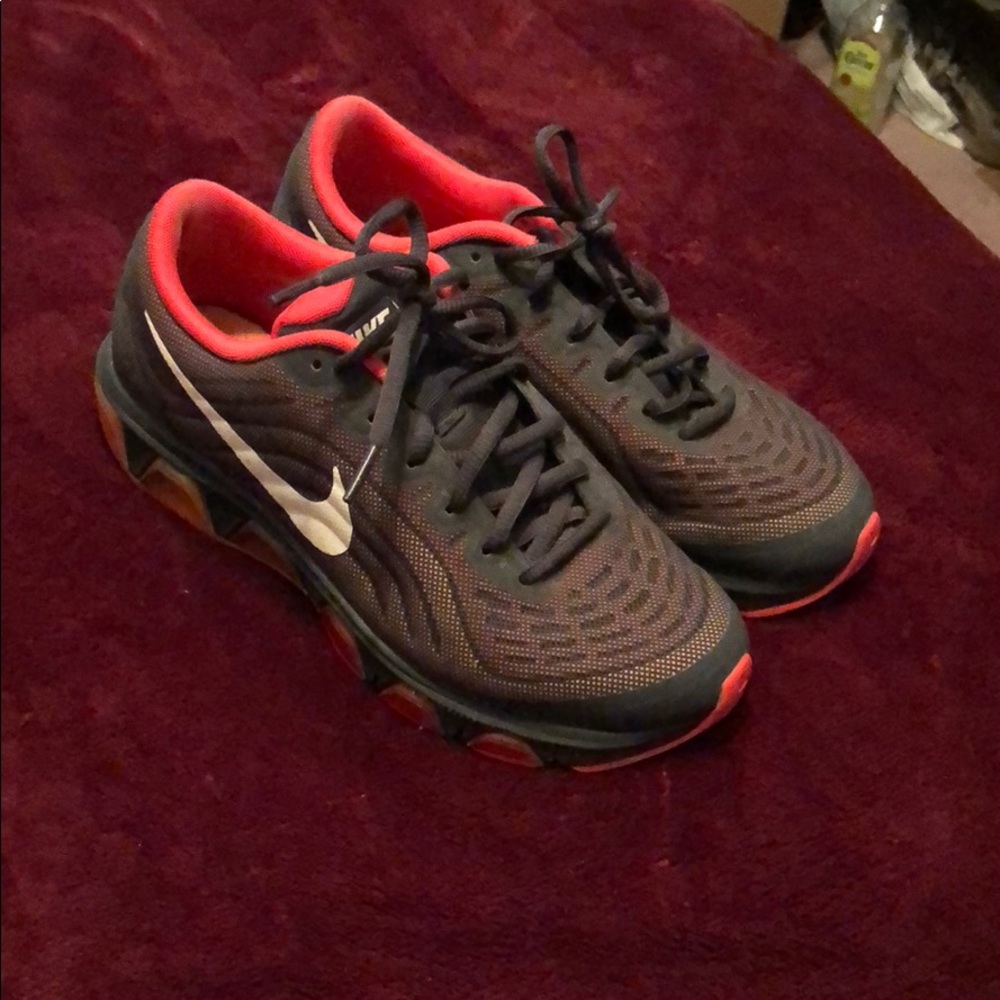 Nike Tailwind 6 Big Kids size: 6.5