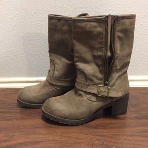 Rocket dog boots size 9.5