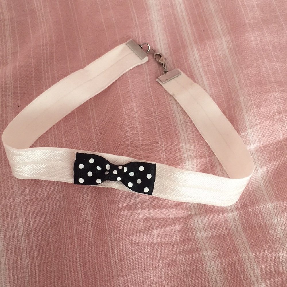 bow choker 😍