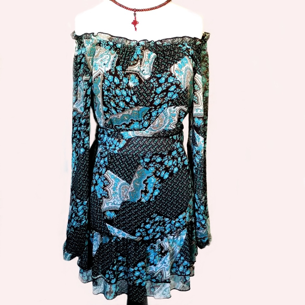 *RAMPAGE* Unique on or off shoulder dress in EUC