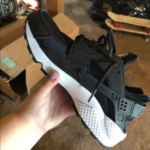 Women’s Air Huarache Run sneakers!