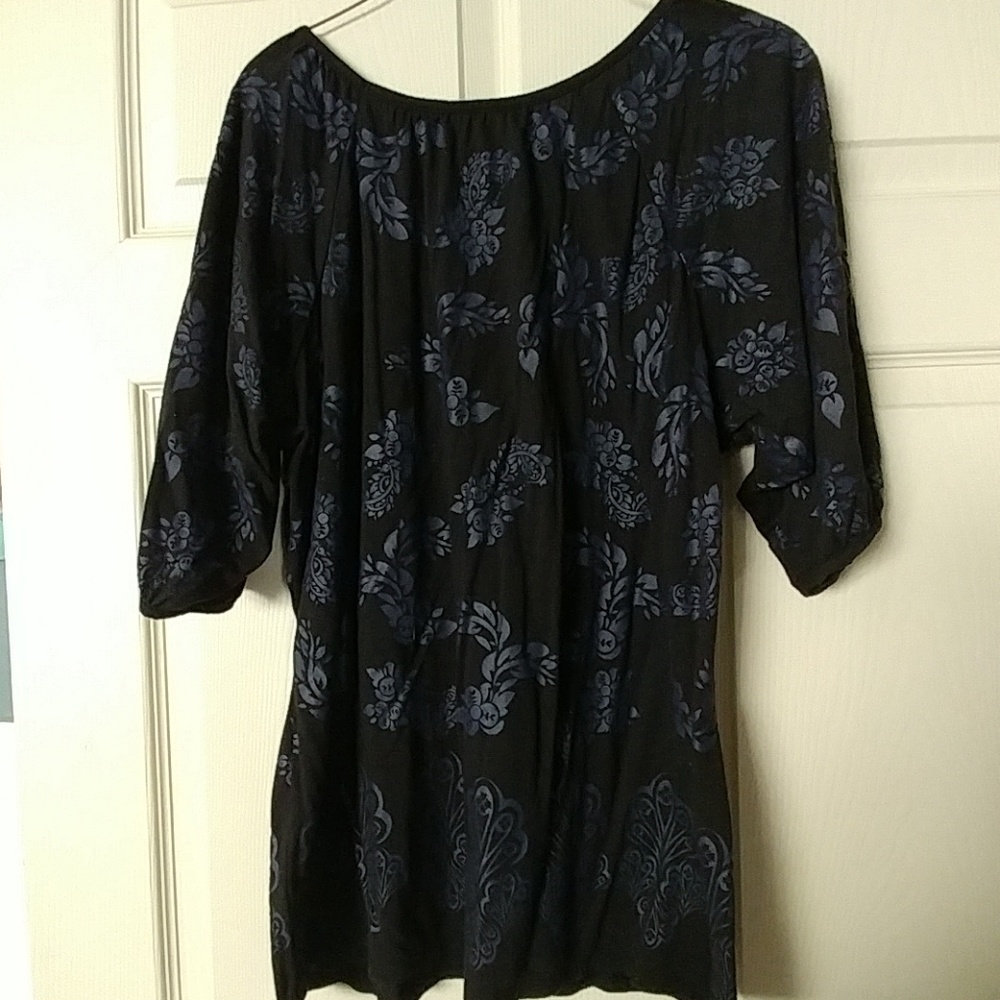 Black blouse - Picture 3 of 4
