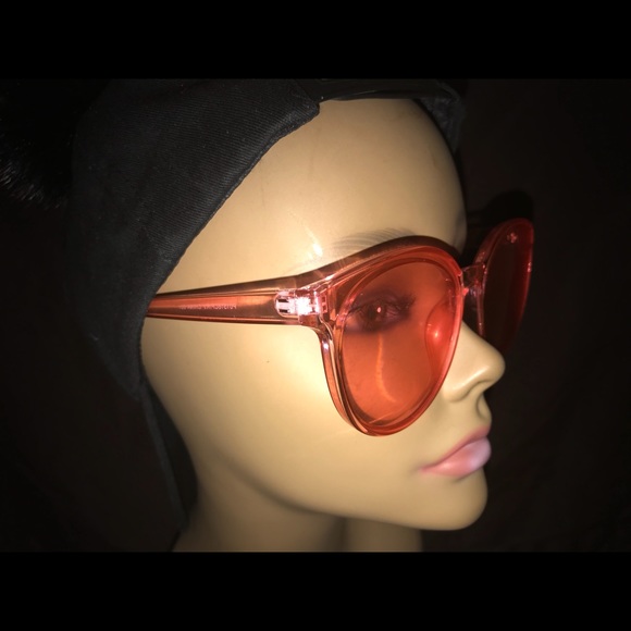 Glasses - Picture 1 of 2