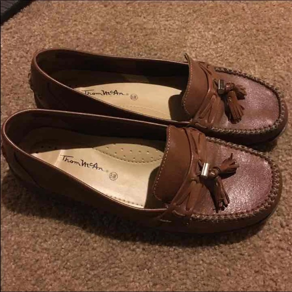 Women’s shoes size 8W