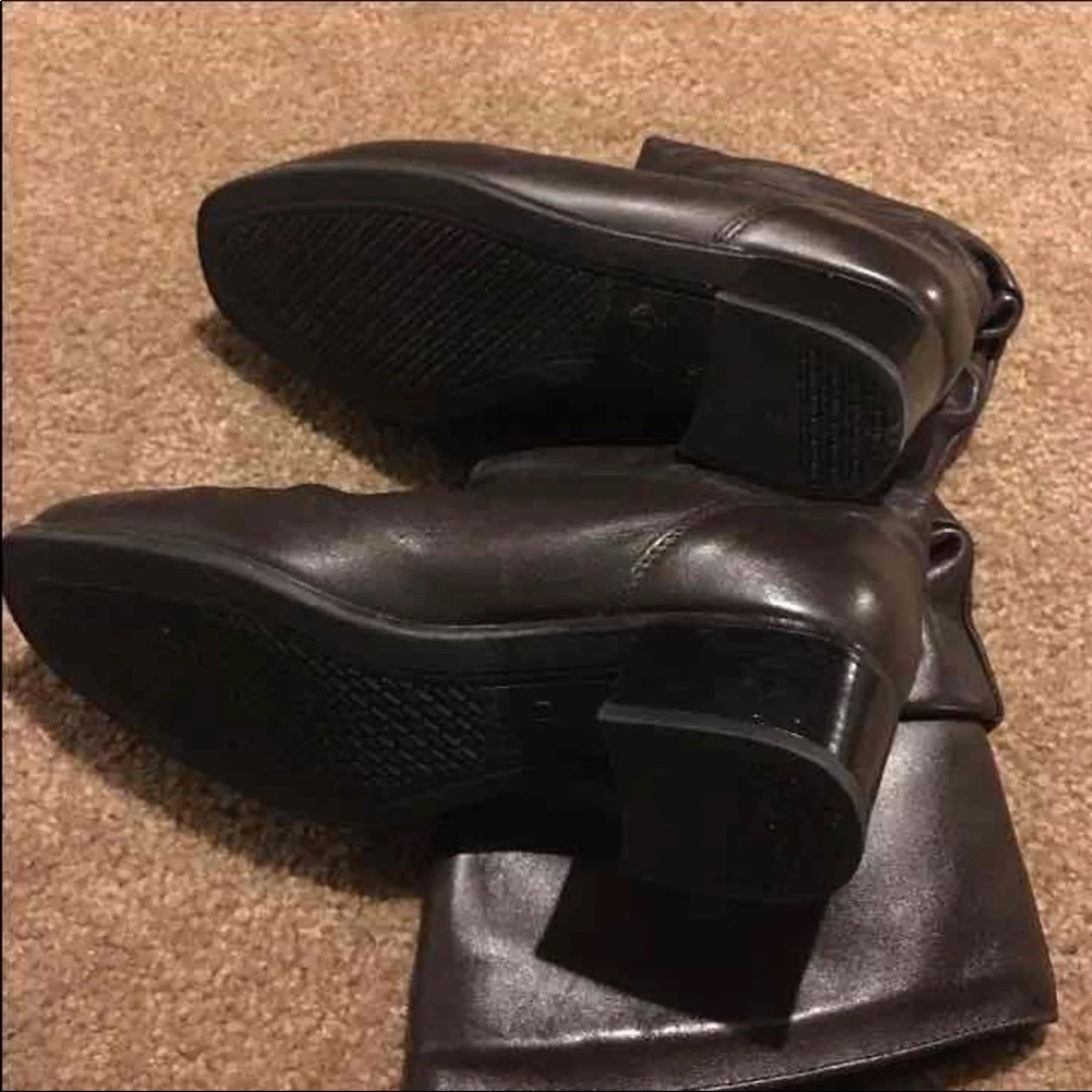 Brown boots size 8