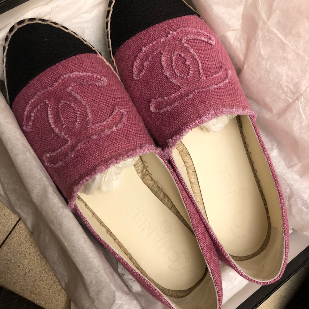 100%auth brand new Chanel Pink Espadrilles Flats