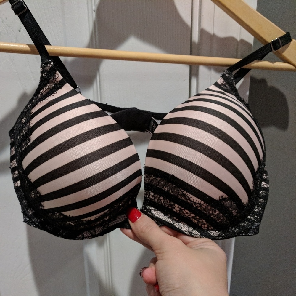 Victioria's Secret Bra - 32D