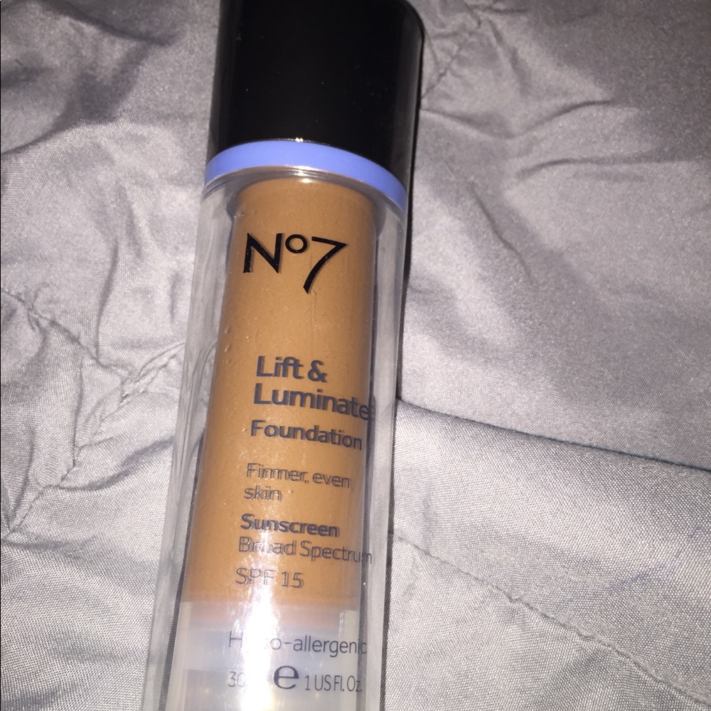 No.7 lift & luminate foundation chestnut