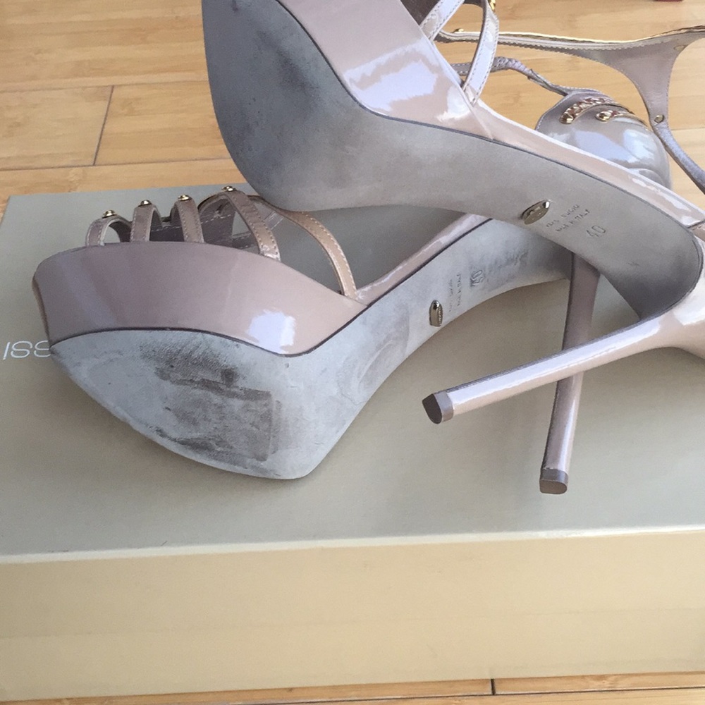 NWT Sergio Rossi Gold/Nude Heels - Picture 5 of 8