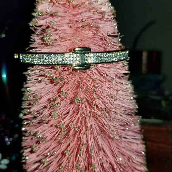 💎18K Gold Belt Hinge Bangle + Swarovski® Crystals - Picture 6 of 7