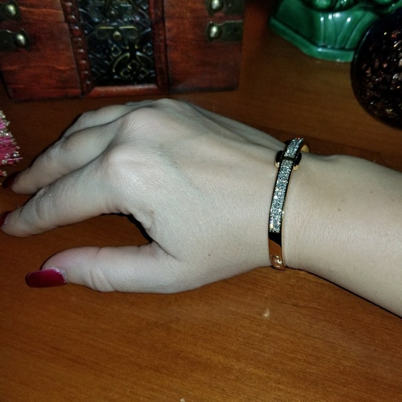 💎18K Gold Belt Hinge Bangle + Swarovski® Crystals - Picture 4 of 7