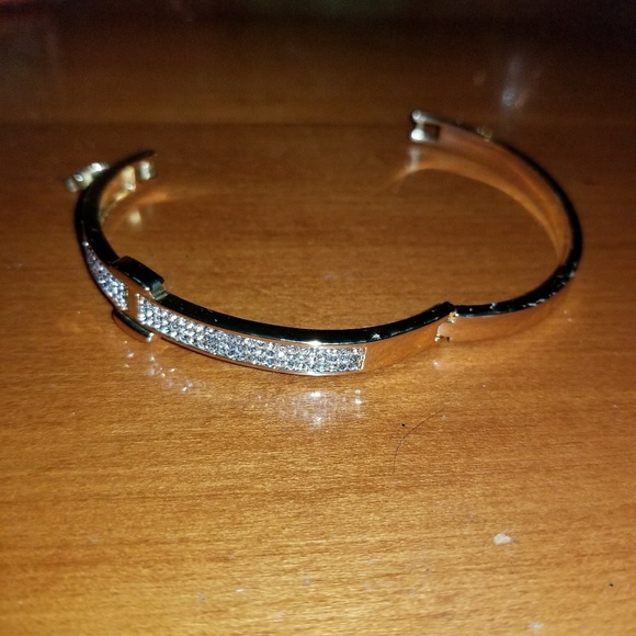 💎18K Gold Belt Hinge Bangle + Swarovski® Crystals - Picture 2 of 7