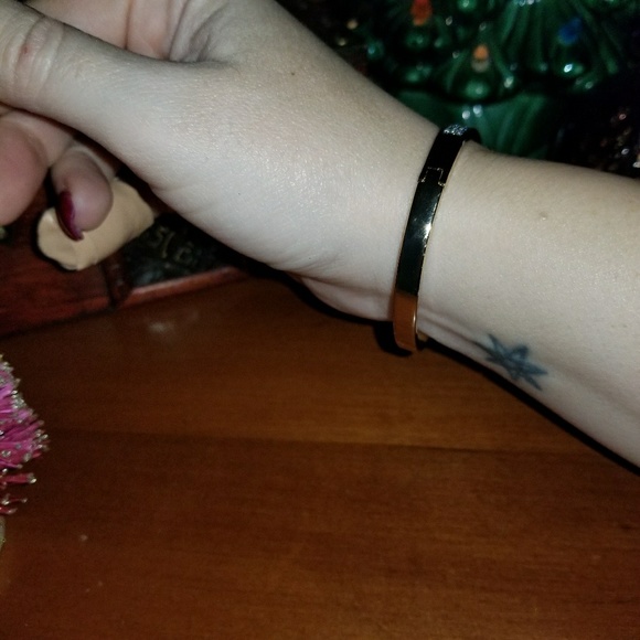 💎18K Gold Belt Hinge Bangle + Swarovski® Crystals - Picture 7 of 7