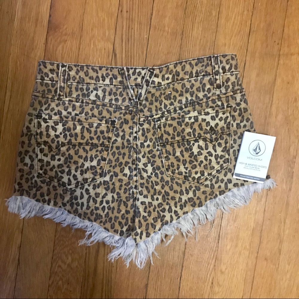 NWT Volcom cheetah shorts size 1