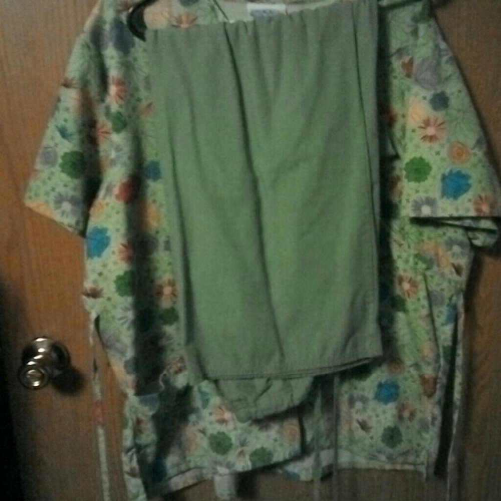 Scrub set