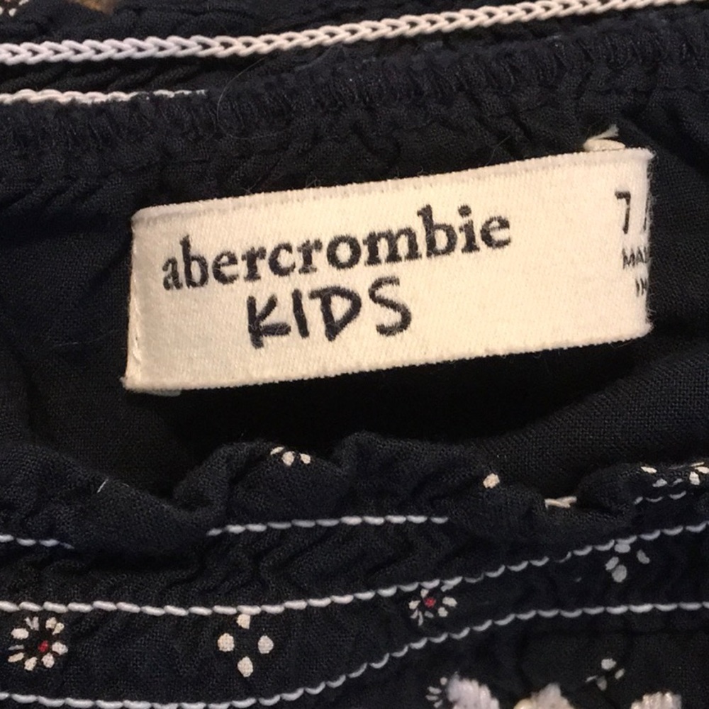 ABERCROMBIE KIDS VISCOSE Peasant SS Navy top 7/8 - Picture 8 of 8