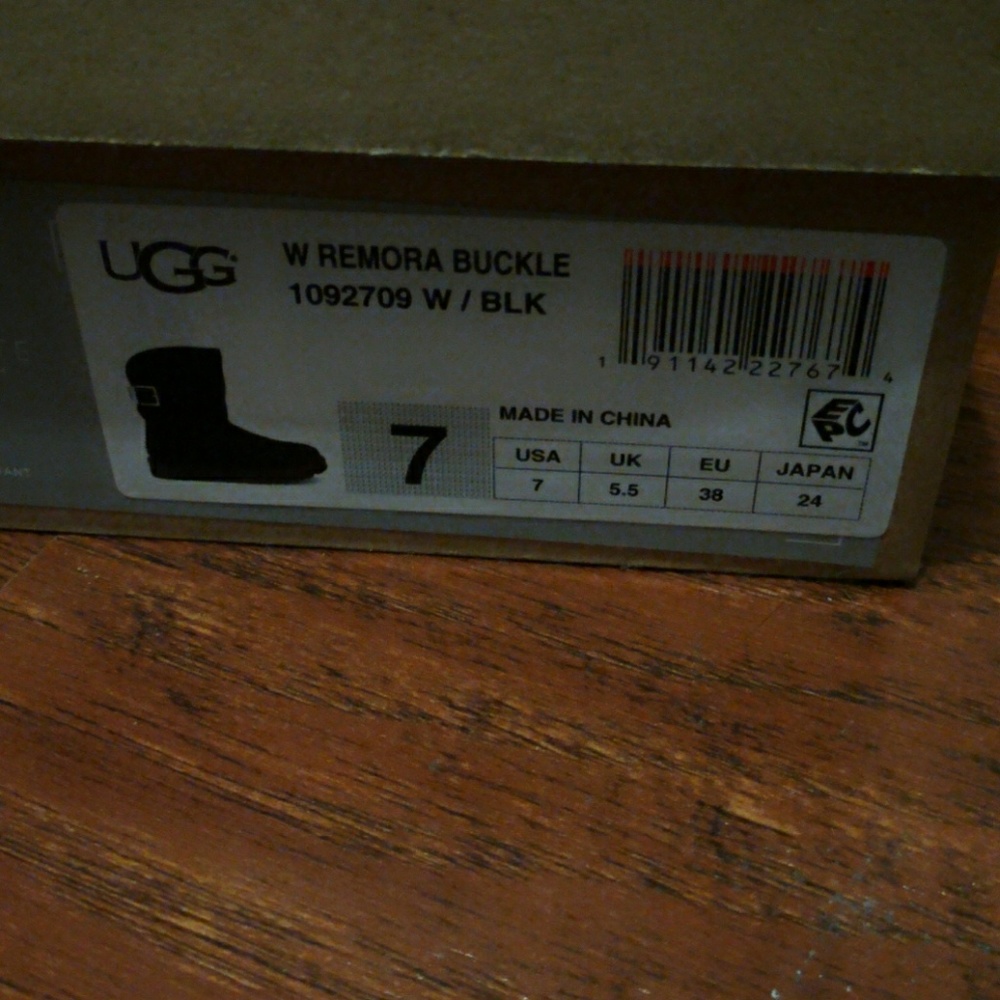 Black Ugg boots size 7