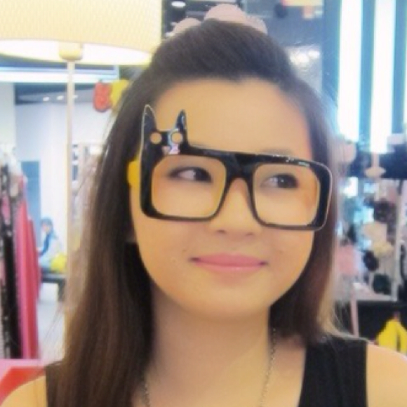 Poshmark profile picture for @cushy