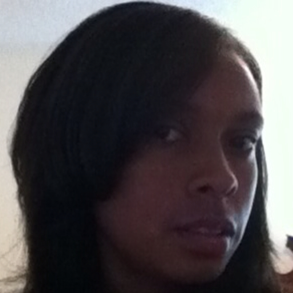 Poshmark profile picture for @shells