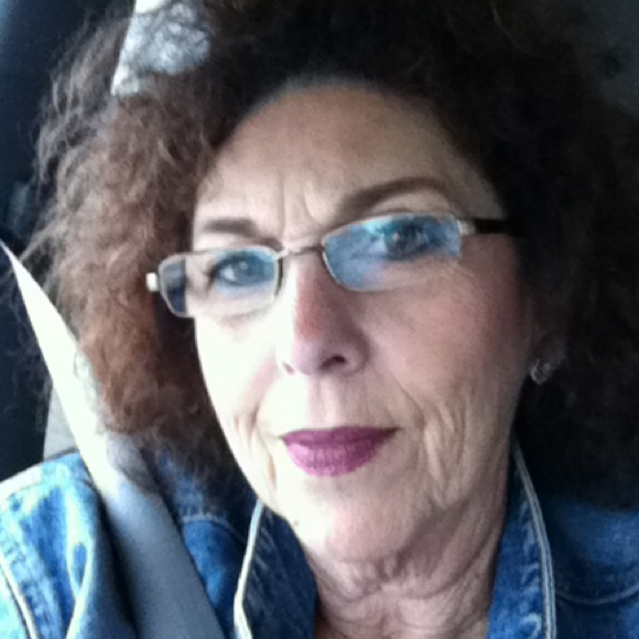 Poshmark profile picture for @realtor