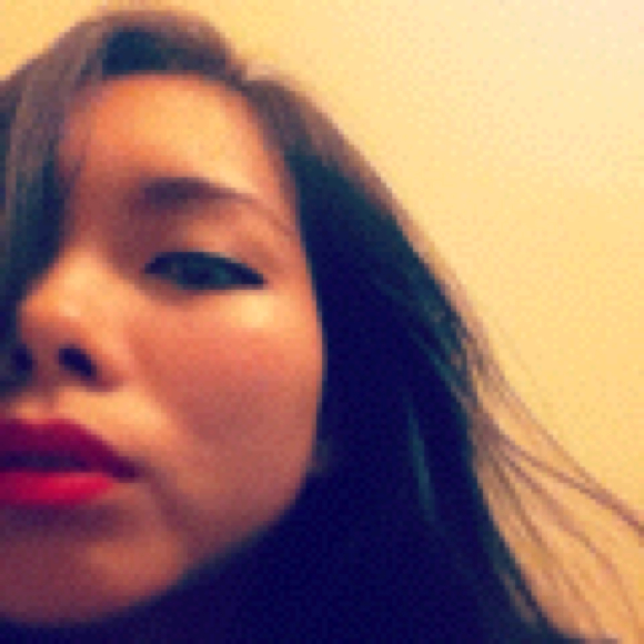 Poshmark profile picture for @khe