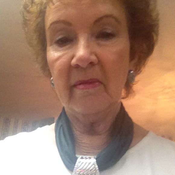 Poshmark profile picture for @geneva