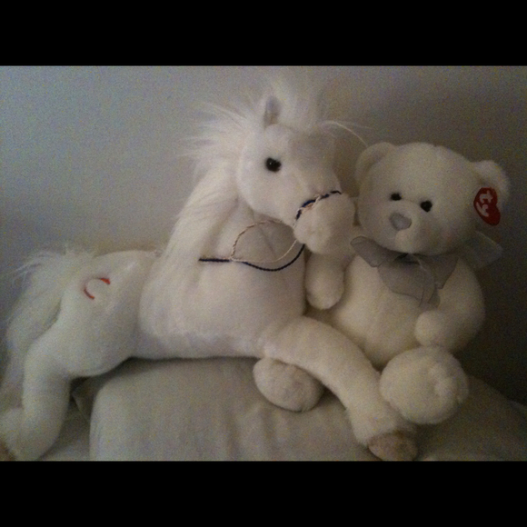 Poshmark profile picture for @gift
