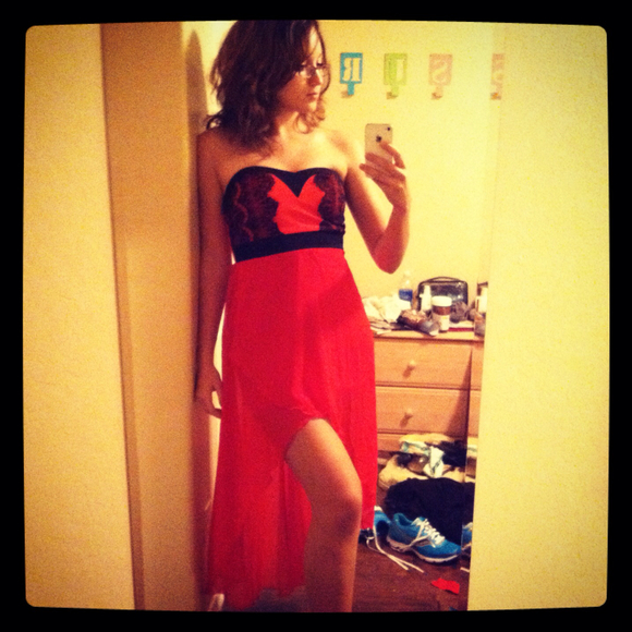 Poshmark profile picture for @swans