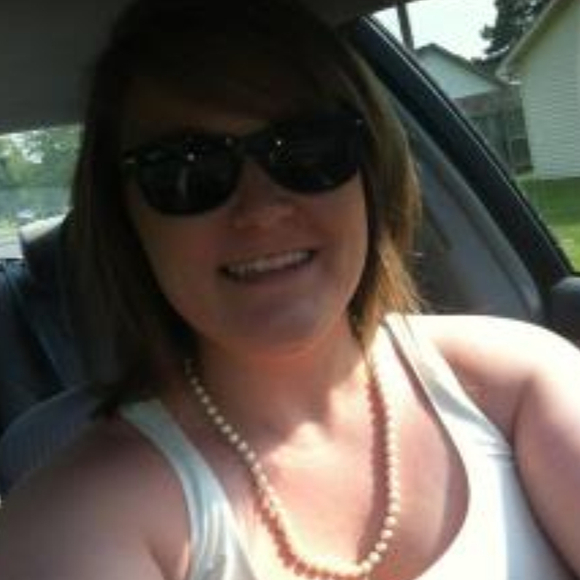 Poshmark profile picture for @auburn