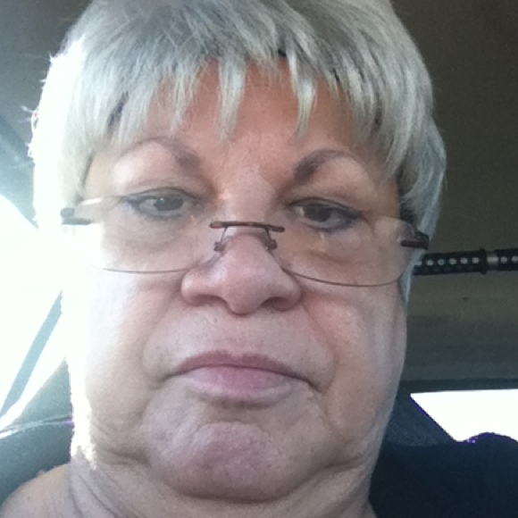 Poshmark profile picture for @adelaide
