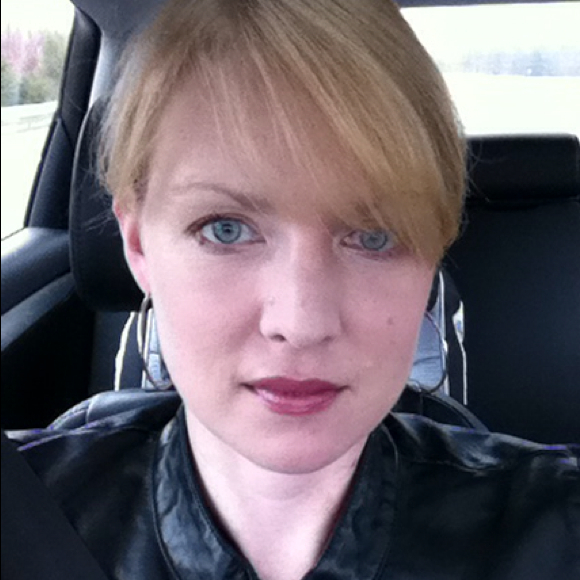 Poshmark profile picture for @cosmopolitan